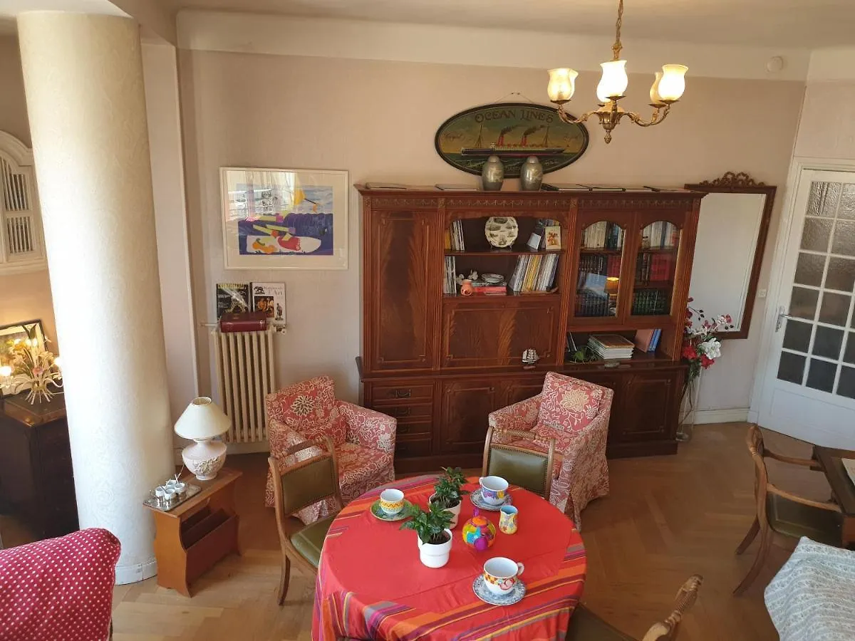 Grand Appartement Art Deco Plein Centre Face Gare Sncf contacts